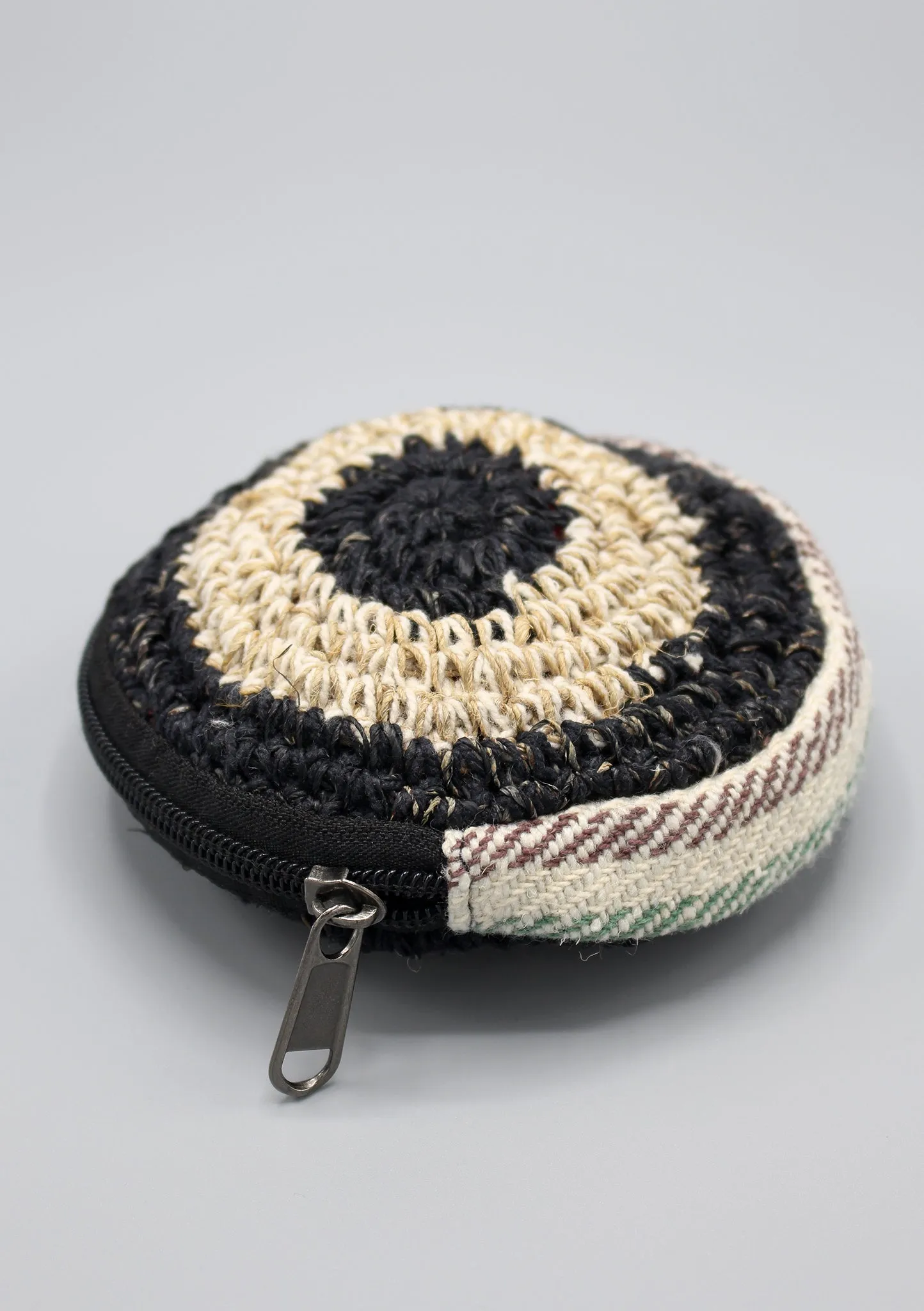 Black Border Hand Crocheted Hemp Zipper Pouch