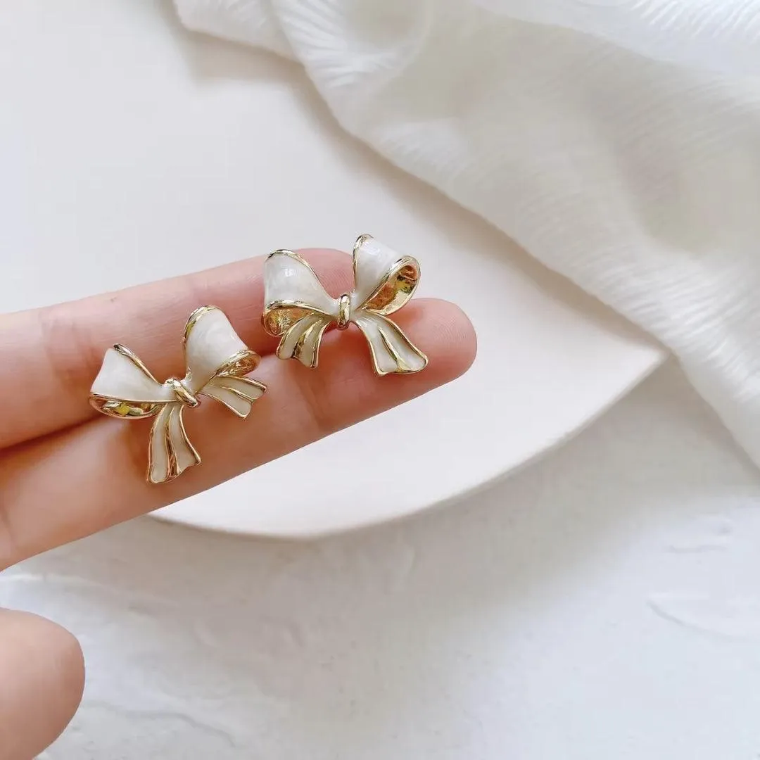 Chic Gold Bow Earrings