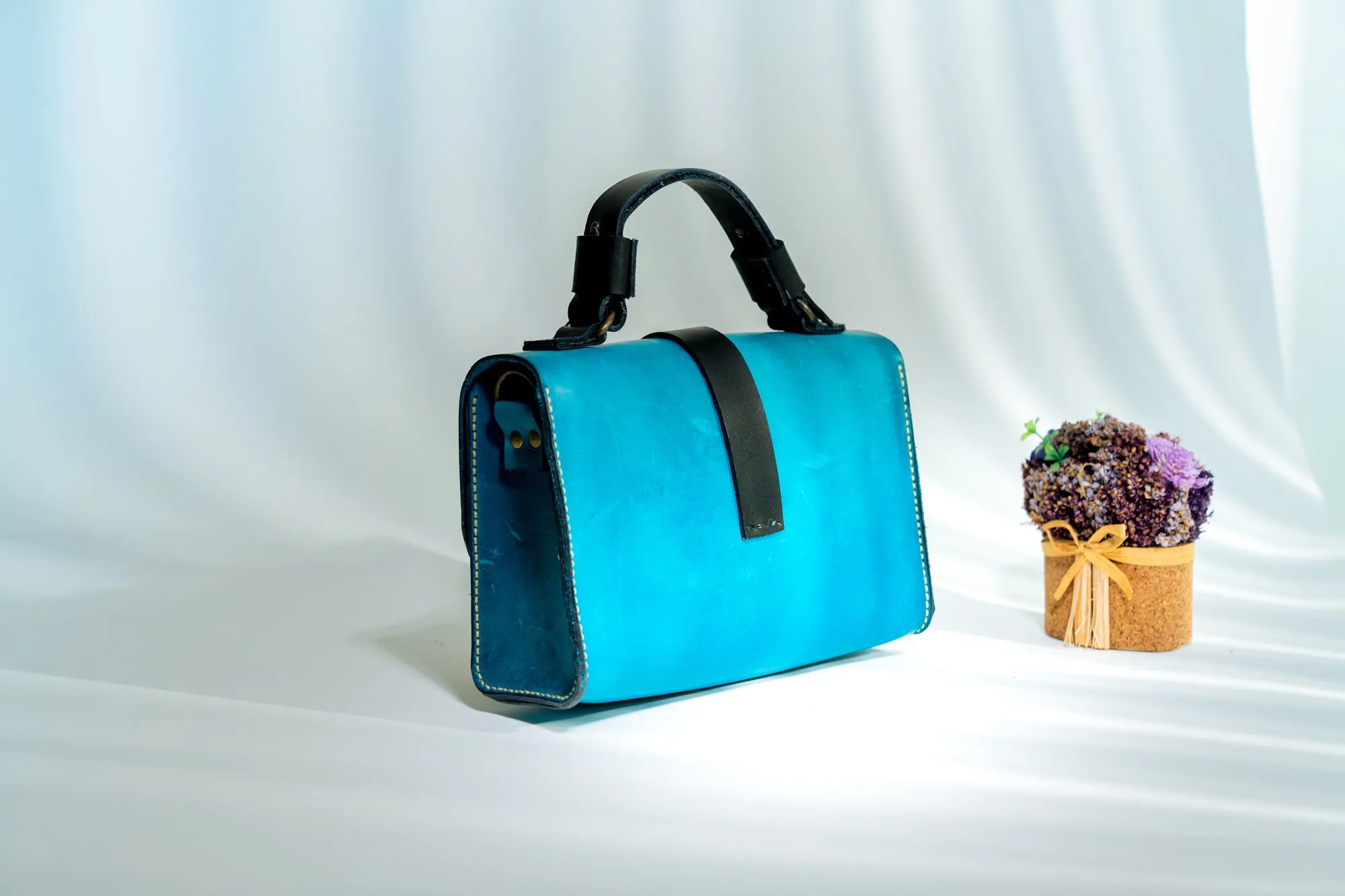 Elegant Blue Handbag Set