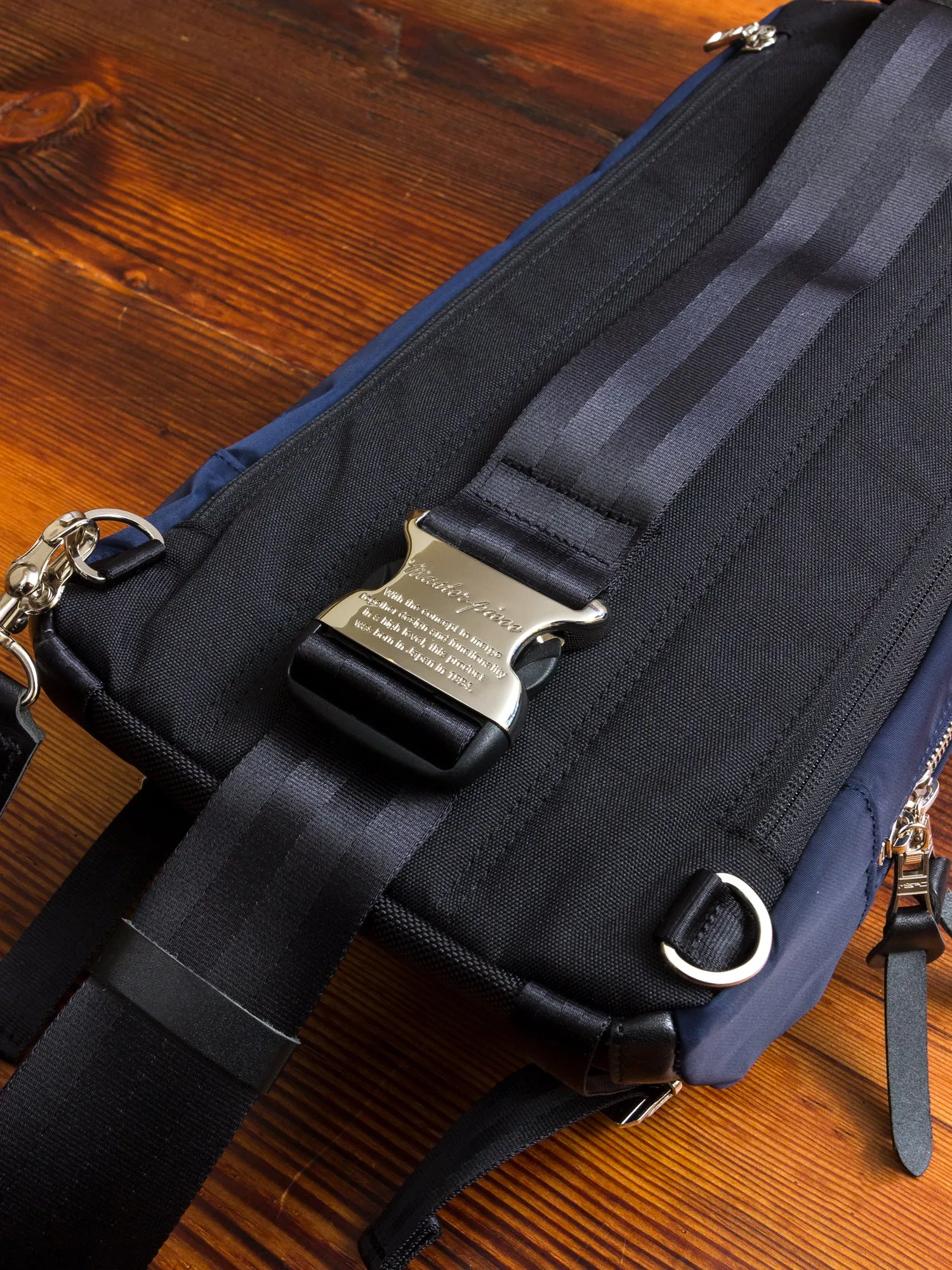 Lightning Shoulder Bag in Navy