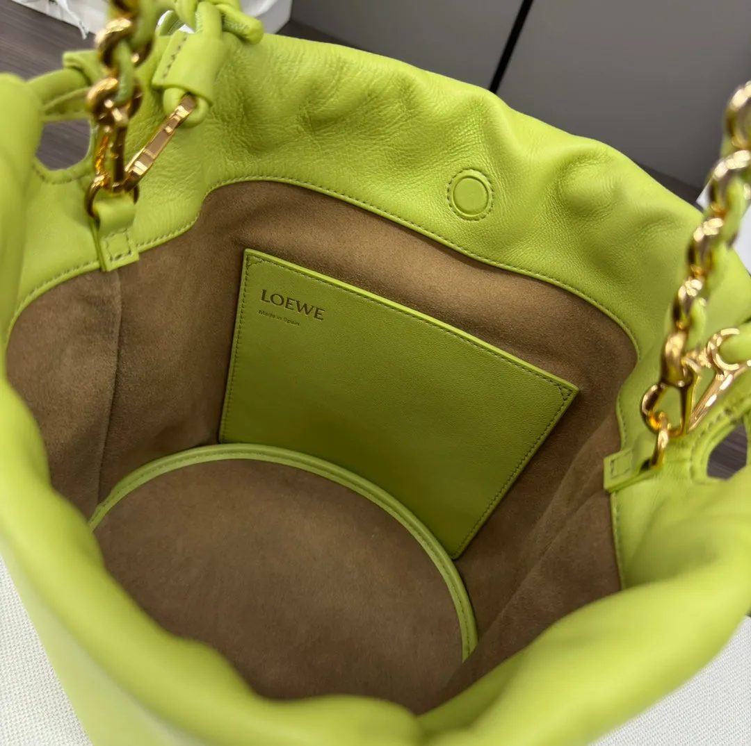 LOE 32 FLAMENCO PURSE BUCKET IN PEAR GREEN LAMBSKIN