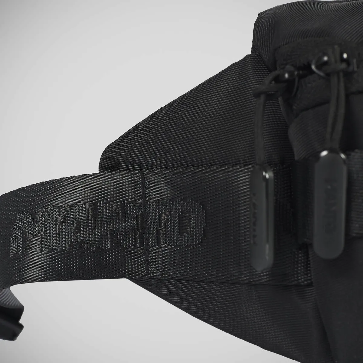 Manto Defend Waist Bag Black