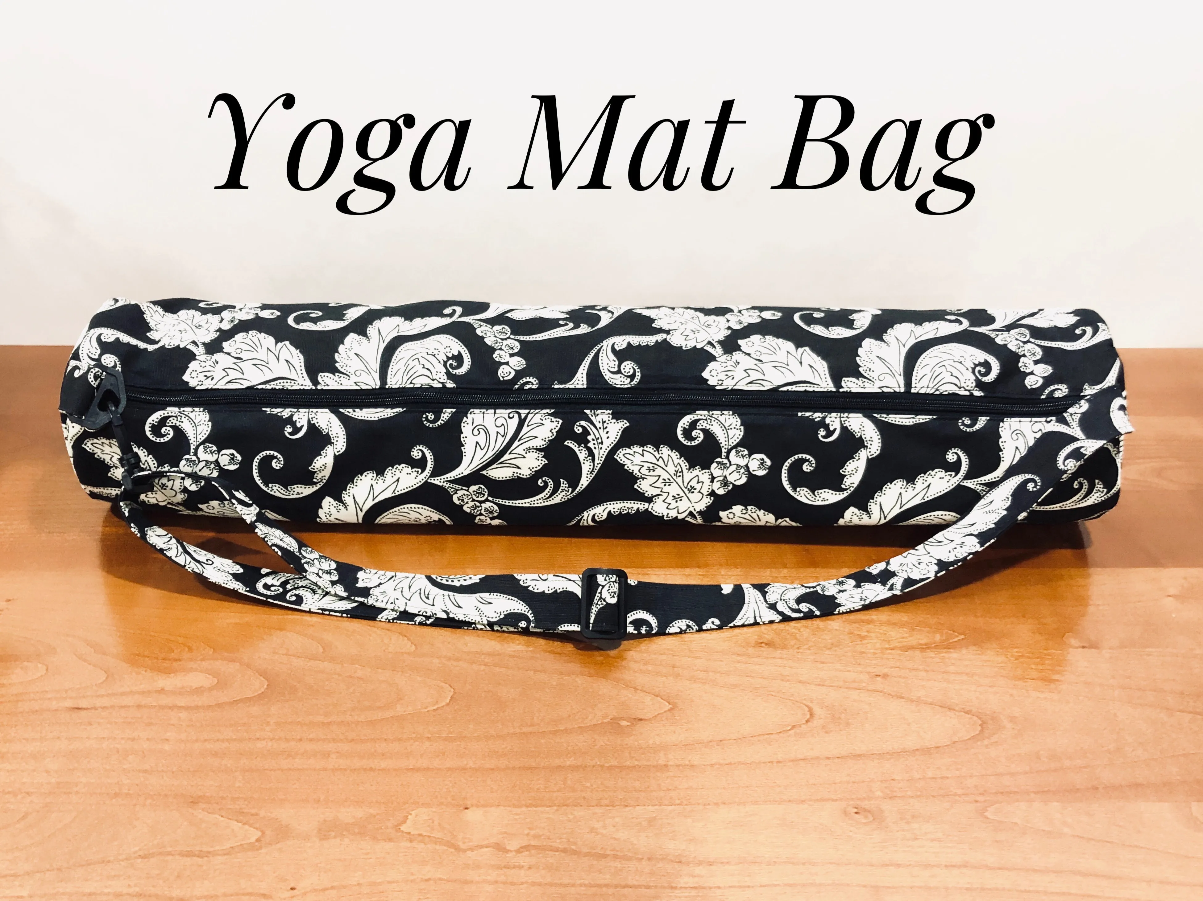 Yoga Bag with zipper - white paisley